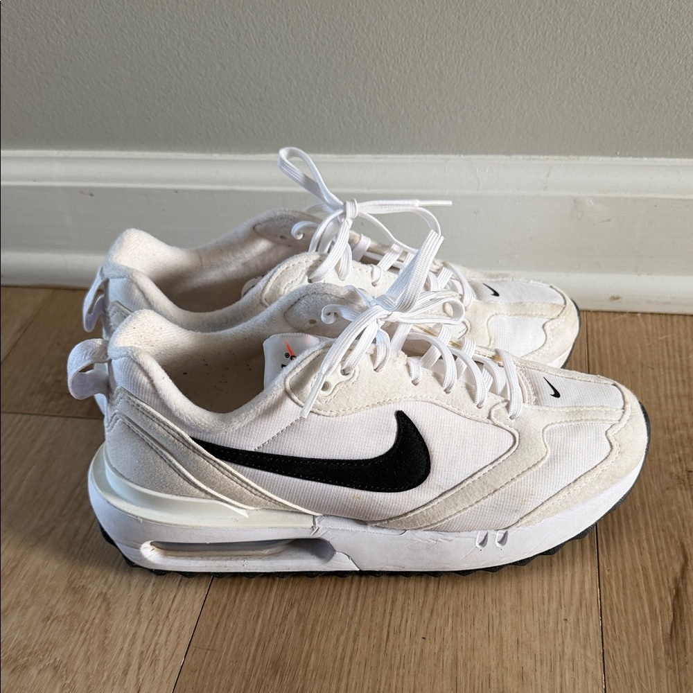 Women’s Nike Air Max Dawn